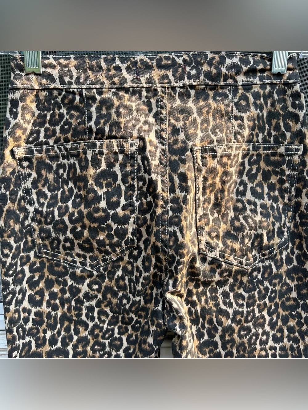 Free People NWT We the Free Leopard Print Bell
Bottom Pants Size 26 NWOT - Picture 4 of 7